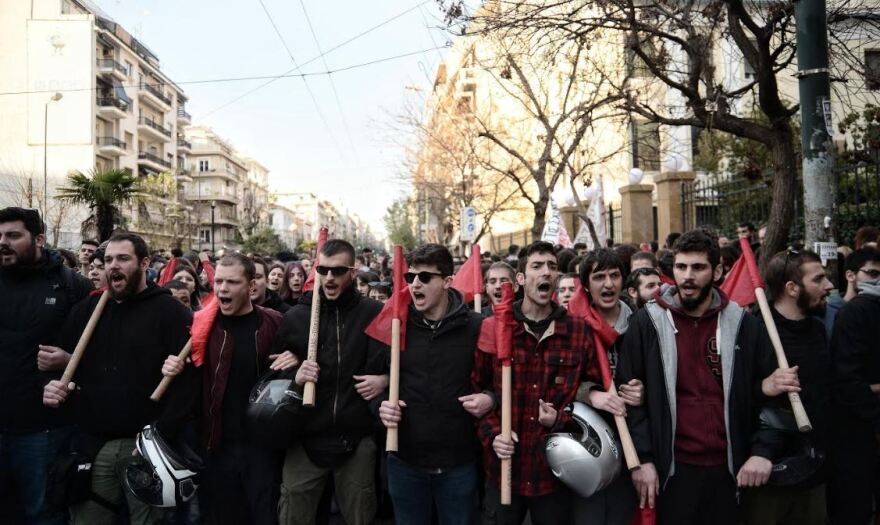 ΑΣΟΕΕ: Επεισόδια στην πορεία φοιτητών προς τη ΓΑΔΑ - Έξι τουλάχιστον οι προσαγωγές 