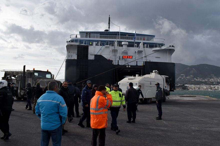 Μεταναστευτικό: Ο Μητσοτάκης βλέπει τους δημάρχους των νησιών μετά τη χυδαιότητα Μουτζούρη