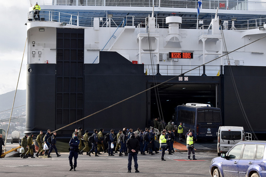 Μεταναστευτικό: Ο Μητσοτάκης βλέπει τους δημάρχους των νησιών μετά τη χυδαιότητα Μουτζούρη