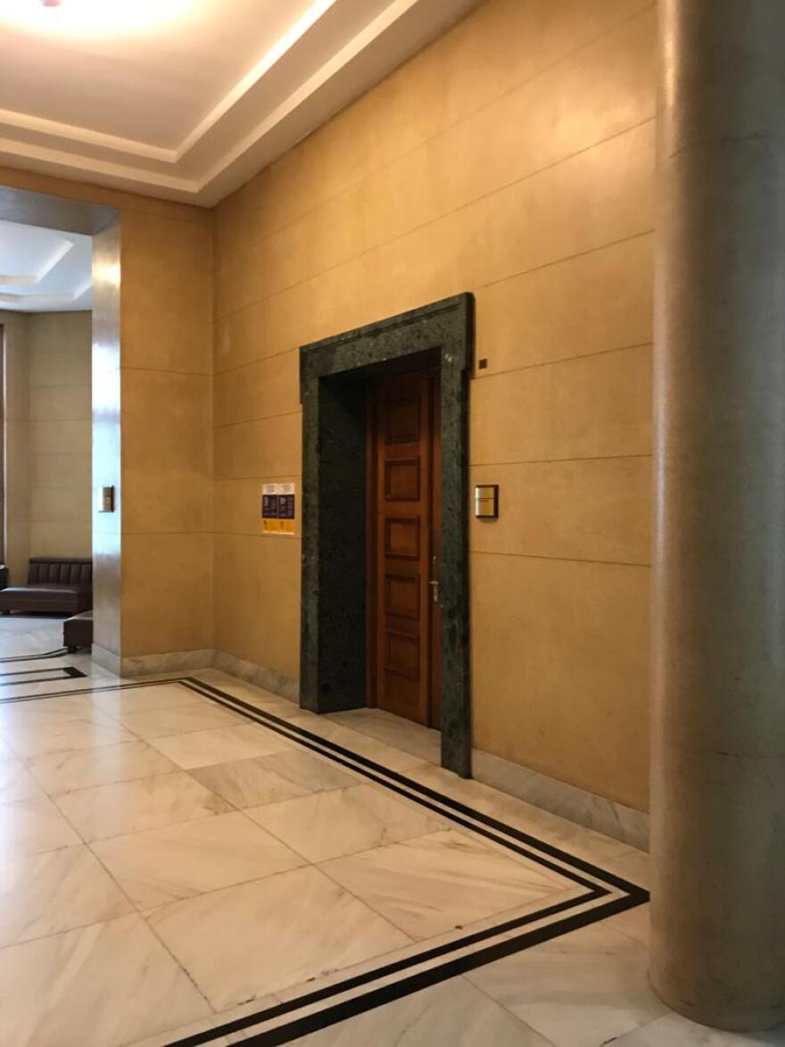 Κορωνοϊός: Έκτακτα μέτρα θωράκισης του κοινοβουλίου - Στήνουν ειδικό χώρο εκτός Βουλής