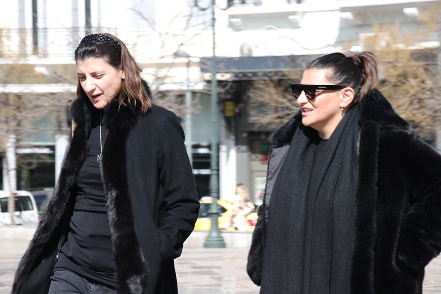 Κώστας Βουτσάς: Στο παρεκκλήσι της Μητρόπολης η Αλίκη Κατσαβού και οι κόρες του ηθοποιού 