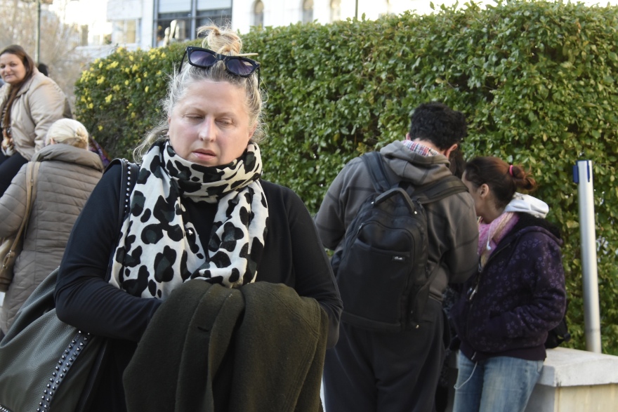 Κώστας Βουτσάς: Στο παρεκκλήσι της Μητρόπολης η Αλίκη Κατσαβού και οι κόρες του ηθοποιού 