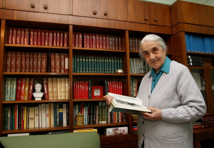 Αλβανία: Η ζωή και το τέλος της «σιδηράς» κυρίας του καθεστώτος Χότζα