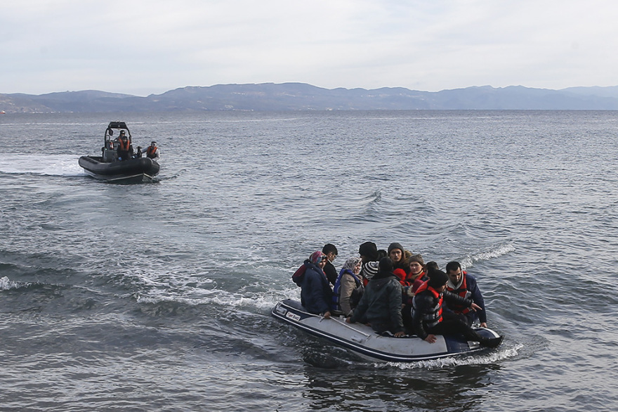 Βίντεο: Χιλιάδες πρόσφυγες συρρέουν στα τουρκικά παράλια και στον Έβρο με προορισμό την Ελλάδα
