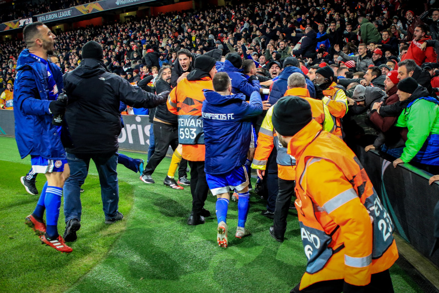 Ολυμπιακός: Επική πρόκριση επί της Άρσεναλ στους «16» του Europa League - Πάρτι στα αποδυτήρια - Δείτε βίντεο