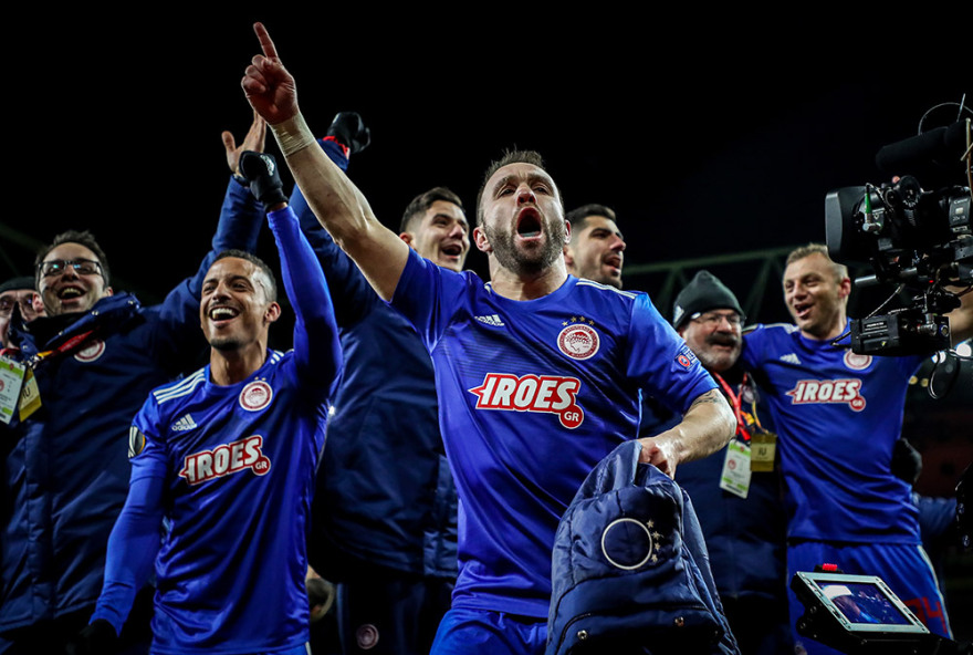 Ολυμπιακός: Επική πρόκριση επί της Άρσεναλ στους «16» του Europa League - Πάρτι στα αποδυτήρια - Δείτε βίντεο