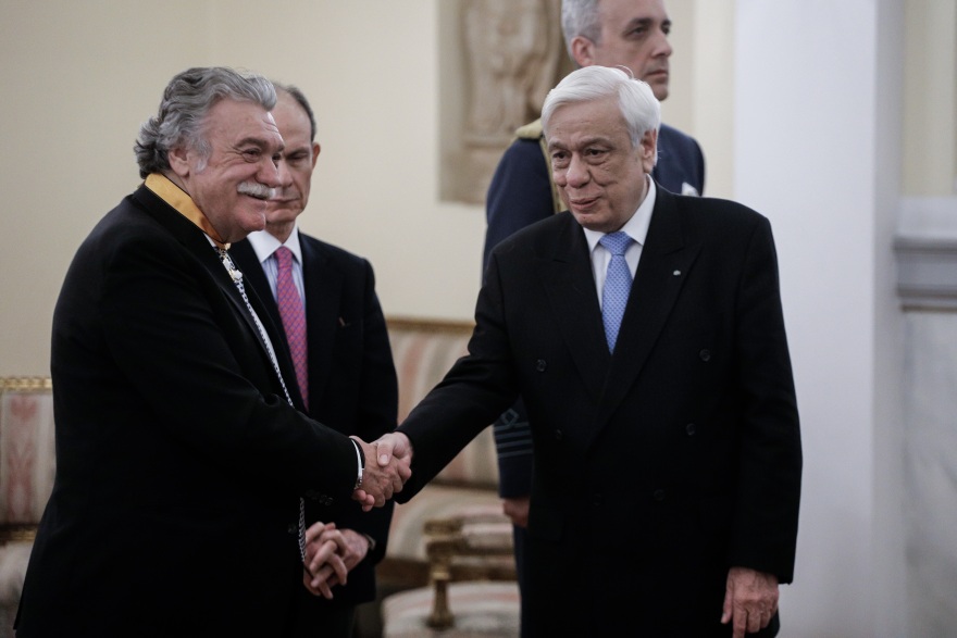 Ο Παυλόπουλος παρασημοφόρησε τον πρύτανη του ΕΚΠΑ και τον πρόεδρο του Κεντρικού Ισραηλιτικού Συμβουλίου
