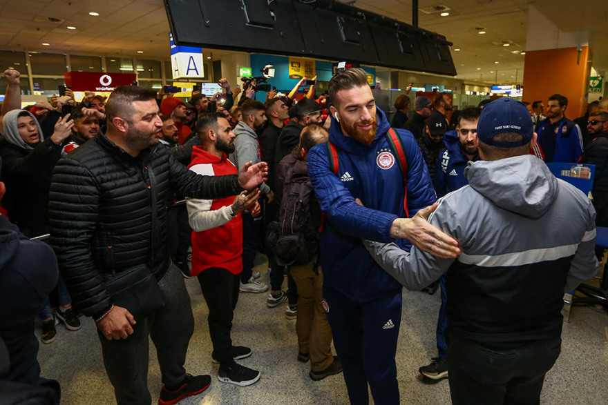 Ολυμπιακός: Βίντεο και φωτογραφίες από την μεγαλειώδη υποδοχή των θριαμβευτών του Λονδίνου