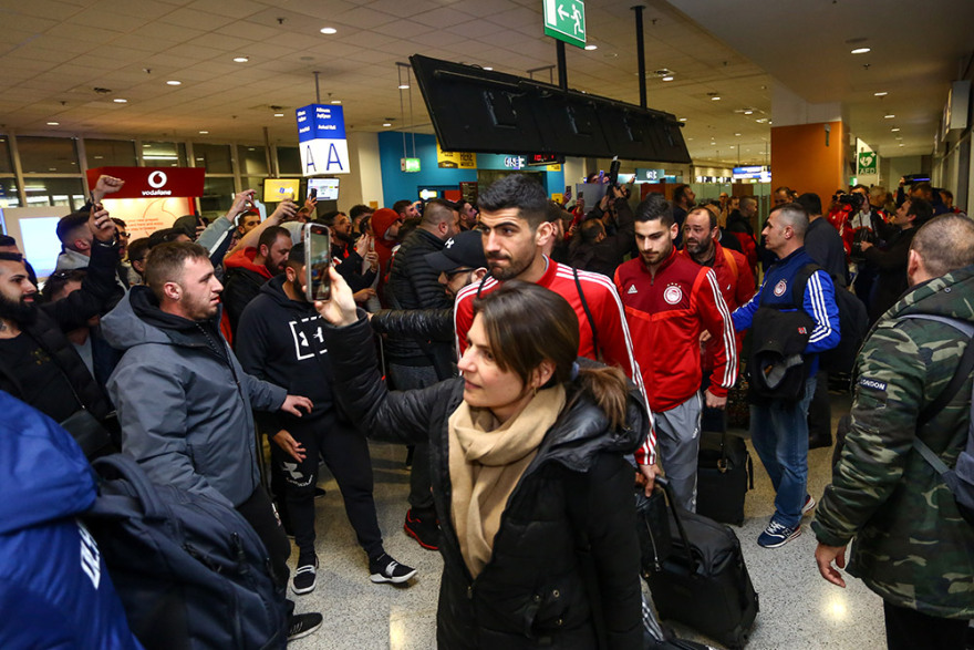 Ολυμπιακός: Βίντεο και φωτογραφίες από την μεγαλειώδη υποδοχή των θριαμβευτών του Λονδίνου