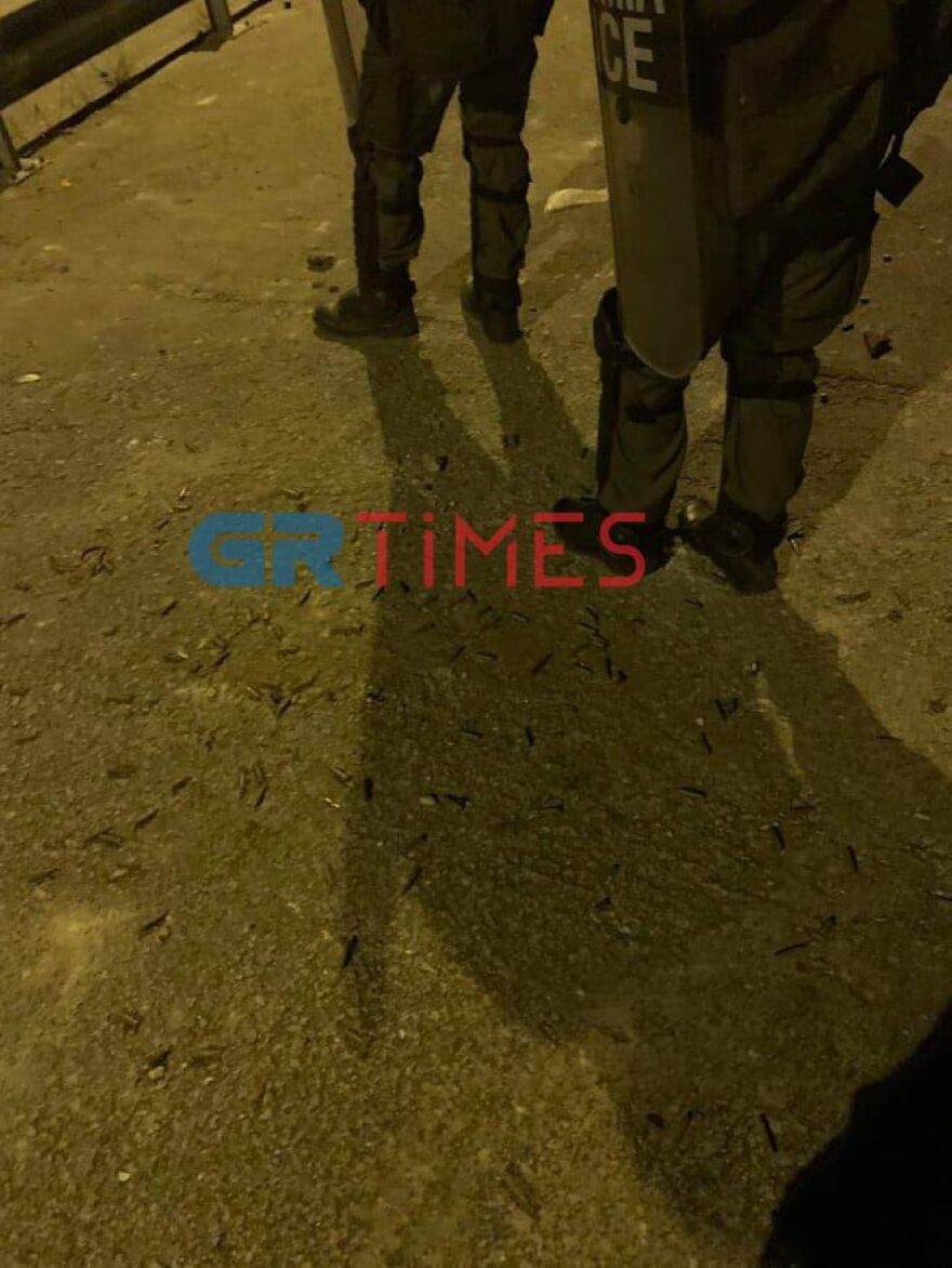 Μυτιλήνη: Οδηγός αγροτικού επιχείρησε να πατήσει άνδρες των ΜΑΤ - Δείτε βίντεο