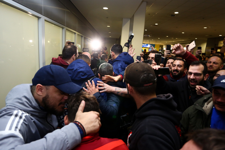 Ολυμπιακός: Βίντεο και φωτογραφίες από την μεγαλειώδη υποδοχή των θριαμβευτών του Λονδίνου