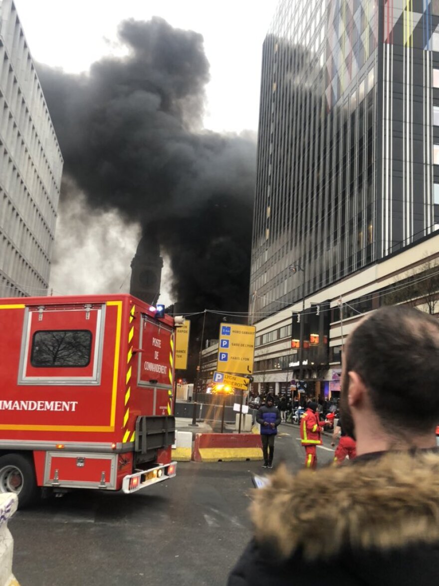 Μεγάλη πυρκαγιά στο Παρίσι: Εκκενώθηκε ο σιδηροδρομικός σταθμός Gare de Lyon