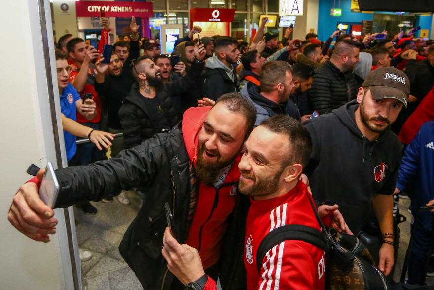 Ολυμπιακός: Βίντεο και φωτογραφίες από την μεγαλειώδη υποδοχή των θριαμβευτών του Λονδίνου