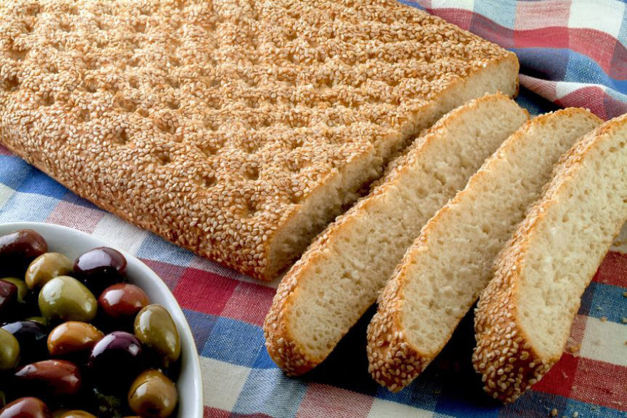 Λαγάνα: η ιστορία του ψωμιού της Καθαράς Δευτέρας, πού θα βρείτε τις καλύτερες, πώς θα τη φτιάξετε