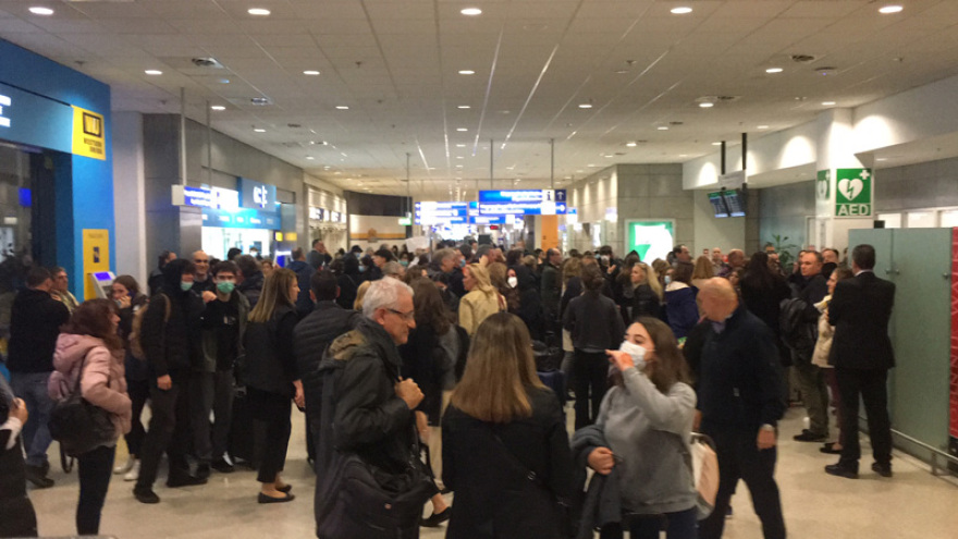 Κορωνοϊός: Επέστρεψαν οι μαθητές του Κολλεγίου Ψυχικού - Πέντε με έντονο βήχα και πυρετό 