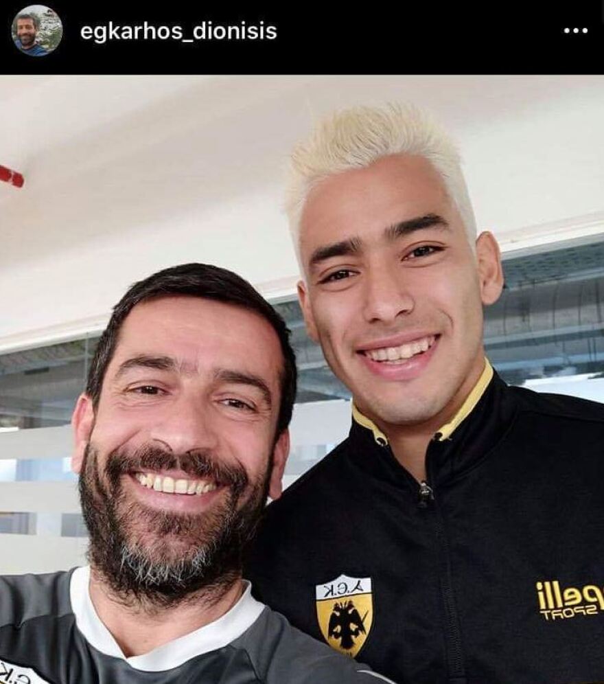 ΑΕΚ: Νέο λουκ με πλατινέ μαλλί ο Αραούχο