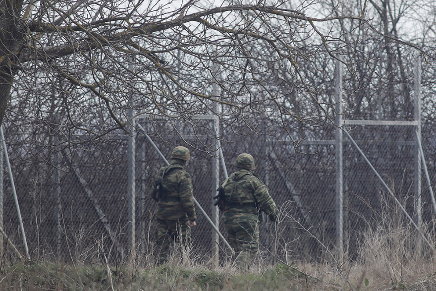 Μεταναστευτικό: Τούρκοι αστυνομικοί πετούν δακρυγόνα προς την ελληνική πλευρά
