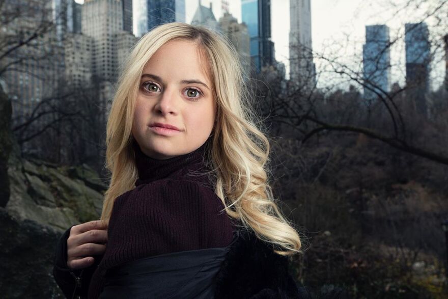 Sofia Jirau: Το πρώτο μοντέλο με σύνδρομο Down που έκανε πασαρέλα στην εβδομάδα μόδας της Νέας Υόρκης