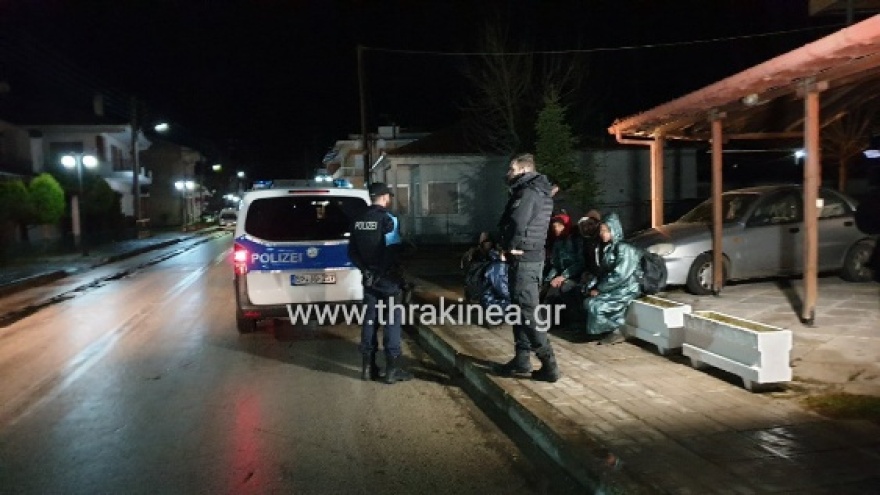 Έβρος: Ολονύχτια μάχη για να μην περάσουν οι μετανάστες τα σύνορα 