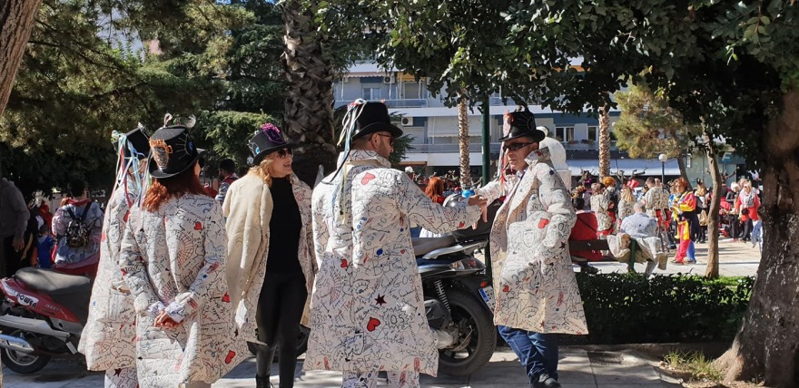 Κορωνοϊός: Στους 8.000 ανήλθαν οι καρναβαλιστές που παρήλασαν στην Πάτρα - Δείτε βίντεο