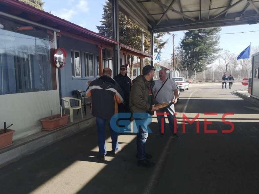 Μεταναστευτικό: «Τσουνάμι συμπαράστασης» για τους φύλακες των συνόρων