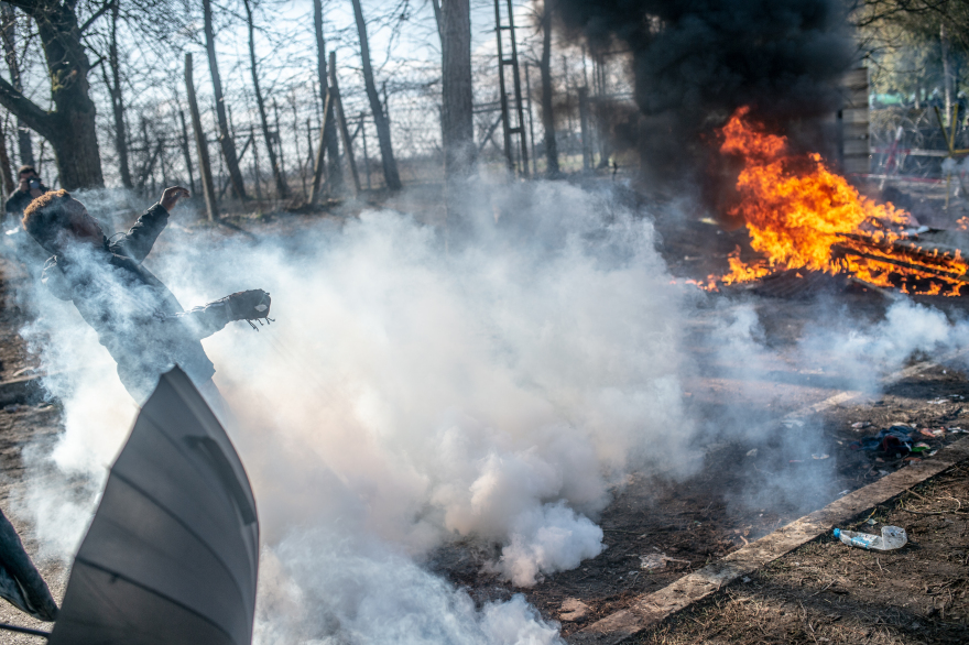 Μετανάστες στα σύνορα: Κόκκινος συναγερμός και νέα επεισόδια στον Έβρο - Δείτε βίντεο