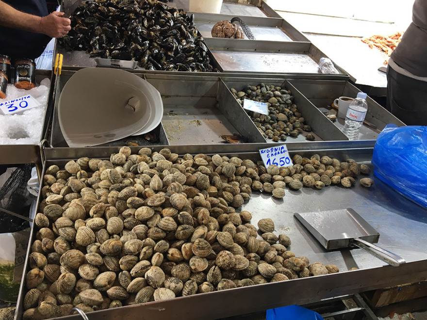 Βαρβάκειος: Αυξημένη η κίνηση, φθηνότερο φέτος το σαρακοστιανό τραπέζι