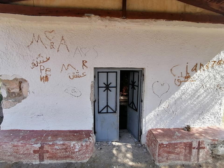 Λέσβος: Καταγγελίες κατοίκων ότι μετανάστες βανδάλισαν εκκλησάκι