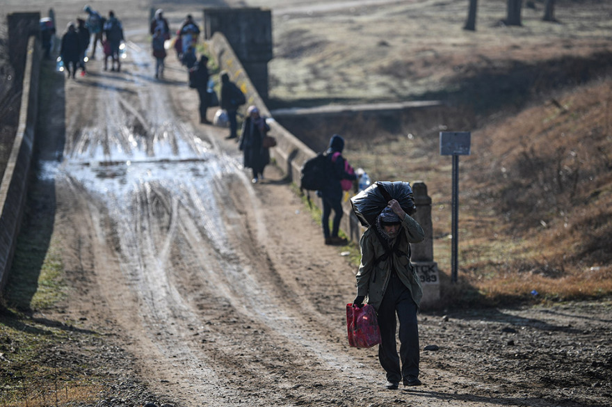 Μετανάστες στα σύνορα: Μετακινούνται νοτιότερα στον Έβρο - «Κόκκινος συναγερμός» και στο Αιγαίο