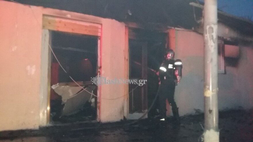Χανιά: Σπίτι τυλίχθηκε στις φλόγες - Δείτε φωτογραφίες και βίντεο