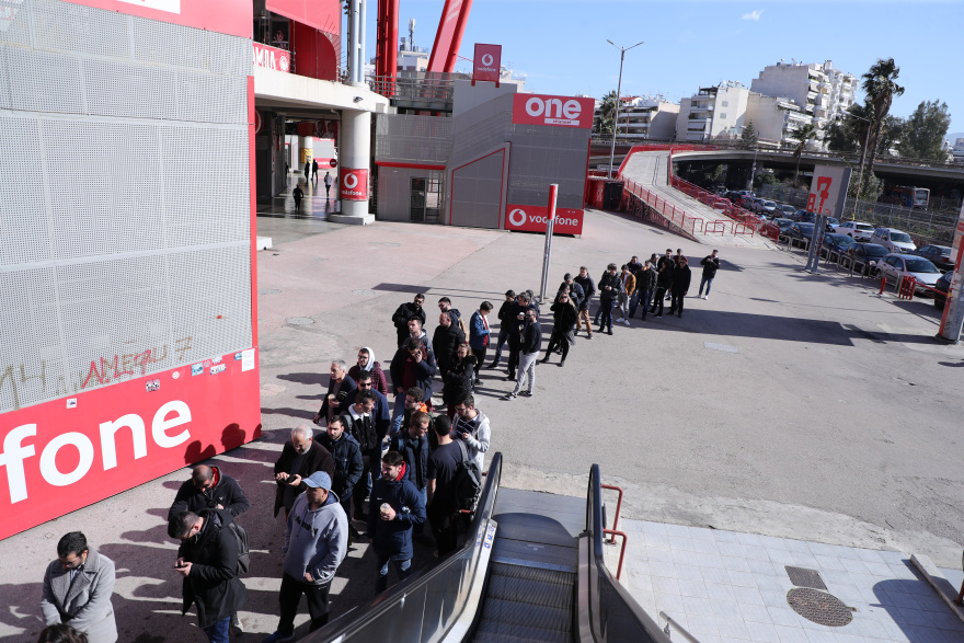 Ολυμπιακός: «Ουρές» για τα εισιτήρια με τη Γουλβς στο Καραϊσκάκη