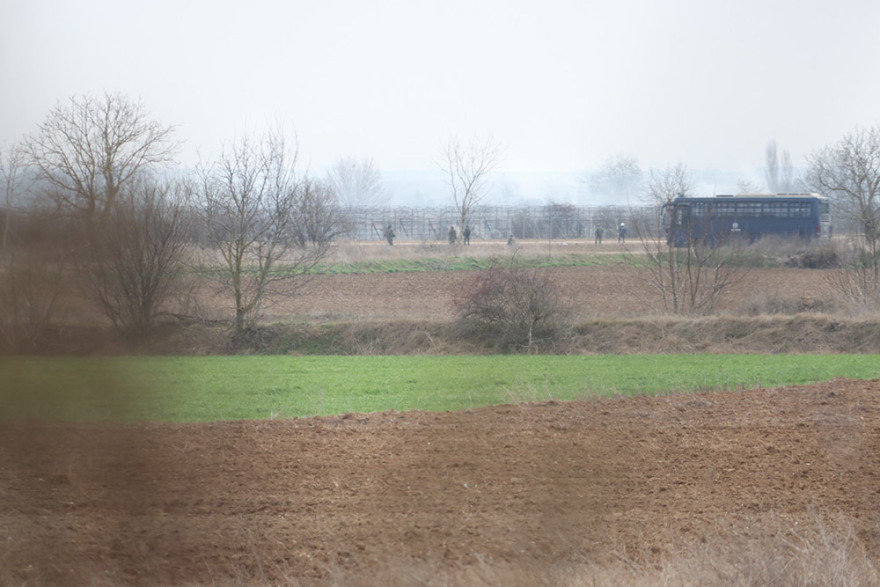 Έβρος-Μετανάστες: Ολοήμερα επεισόδια με βροχή δακρυγόνων από την Τουρκία - Εντατικοί έλεγχοι όλη τη νύχτα