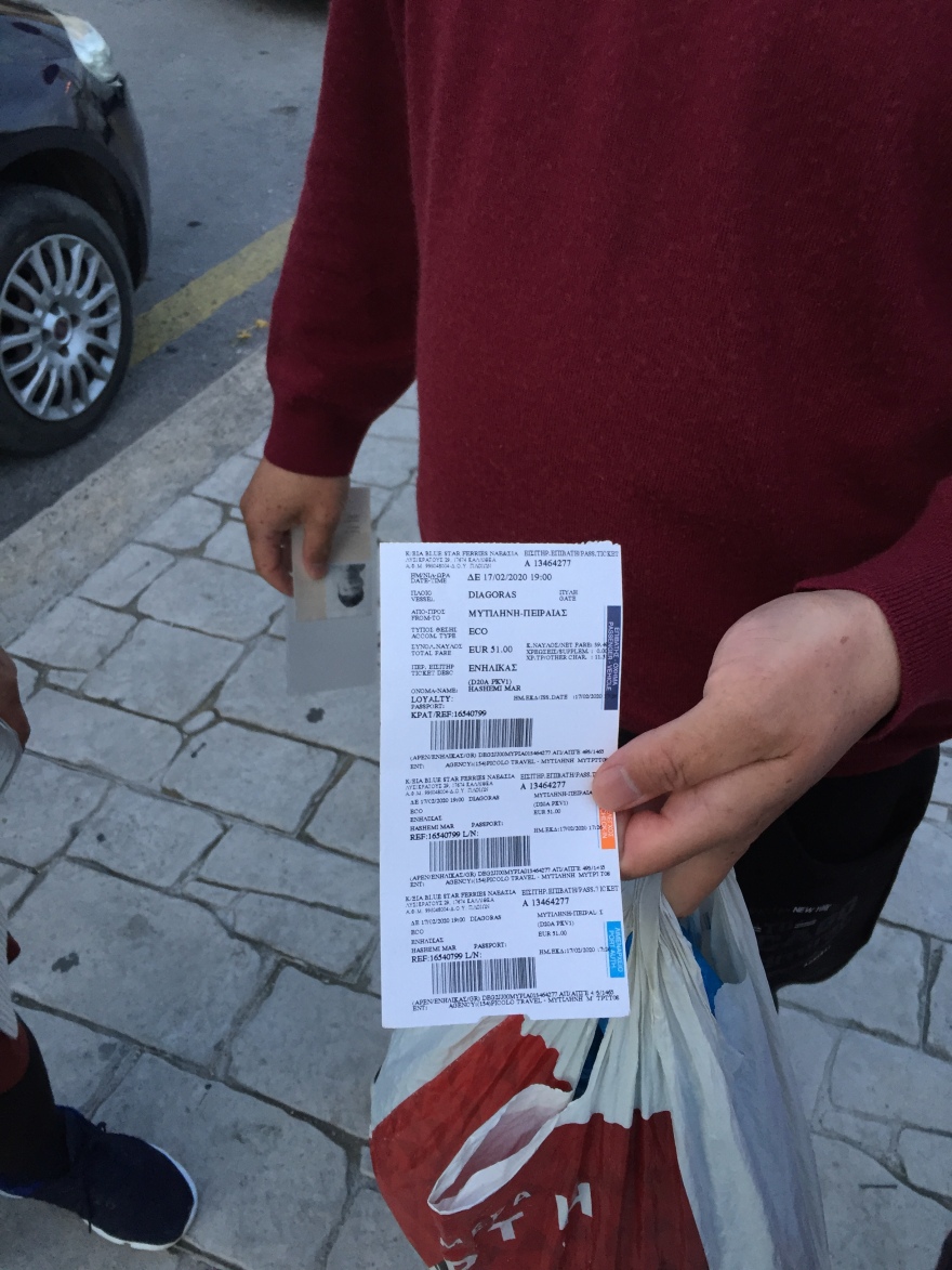 Μεταναστευτικό: ΜΚΟ πουλάνε «ληγμένα» εισιτήρια σε μετανάστες στη Λέσβο