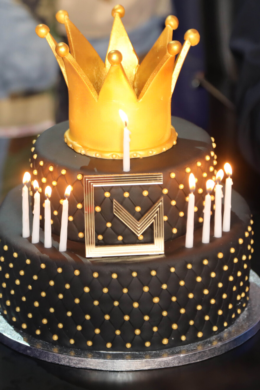 Γιώργος Μαζωνάκης: Έκλεισε τα 48 και το γιόρτασε στο πλατό του YFSF