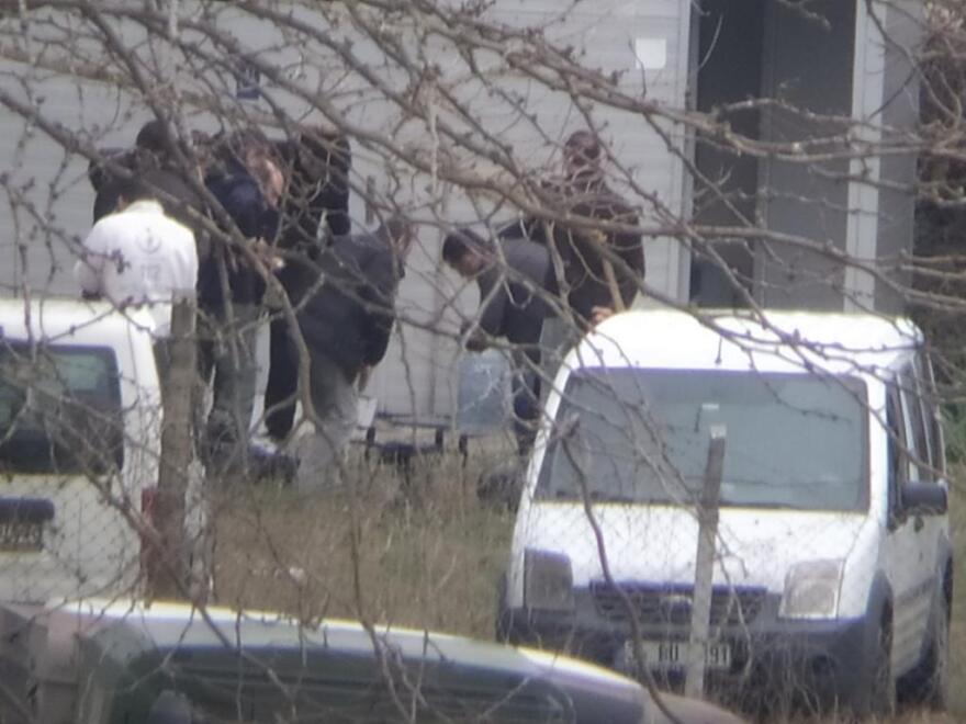 Μεταναστευτικό: Οι Τούρκοι βάζουν γυναικείες περούκες σε μετανάστες για να περάσουν τον Έβρο