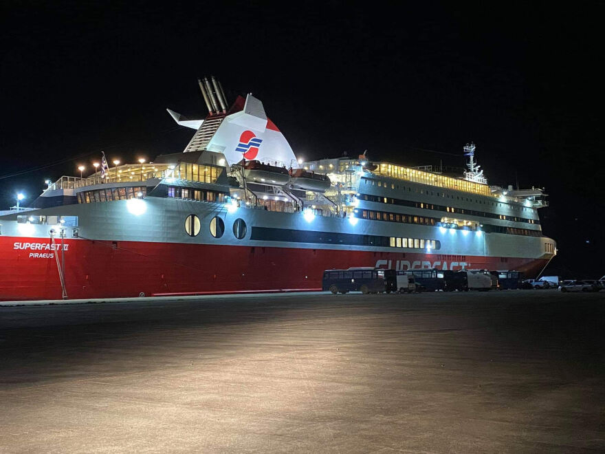 Έβρος - Μετανάστες: Με εμβατήρια εμψυχώνουν τα ΜΑΤ - Δείτε βίντεο 