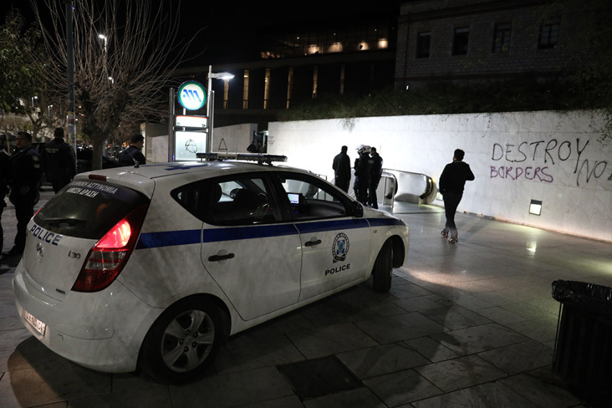 Βανδαλισμοί στο Μετρό «Ακρόπολη»: Αλβανός, Τούρκος, Γερμανός, Βρετανός, Σύρος στους 43 συλληφθέντες