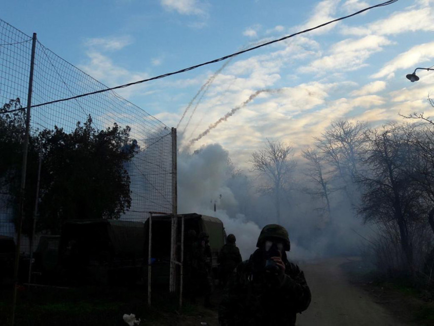 Χημικά στον Έβρο: Αυτά είναι τα δακρυγόνα που εκτόξευαν οι Τούρκοι στην ελληνική πλευρά
