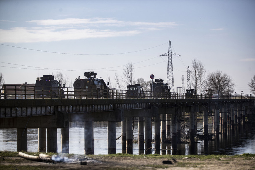Μεταναστευτικό - Τουρκία: Σόου με παράταξη στρατιωτών στα σύνορα