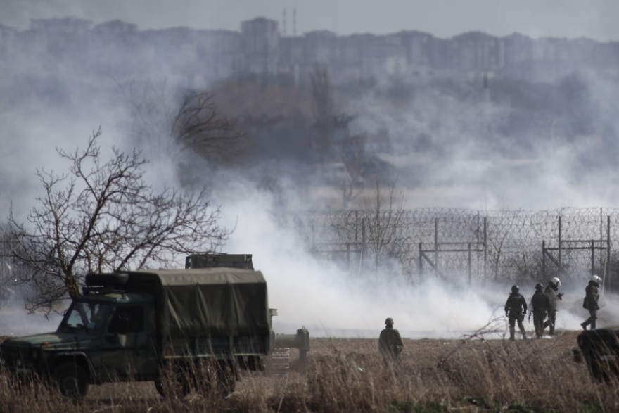 Έβρος: Δίχως τέλος τα επεισόδια στις Καστανιές - «Βροχή» τα δακρυγόνα που εκτοξεύουν οι Τούρκοι (βίντεο)