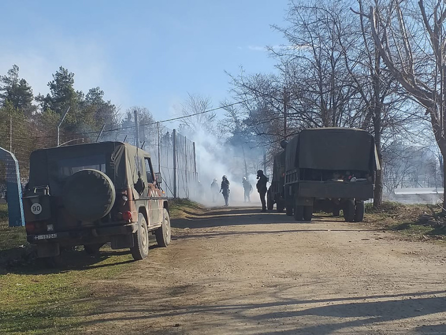 Μετανάστες στον Έβρο: «Βροχή» χημικών από τους Τούρκους από το πρωί - Δείτε εικόνες και βίντεο