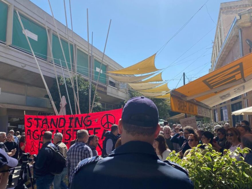 Κορωνοϊός - Κύπρος: Διαδηλώσεις για το κλείσιμο των οδοφραγμάτων