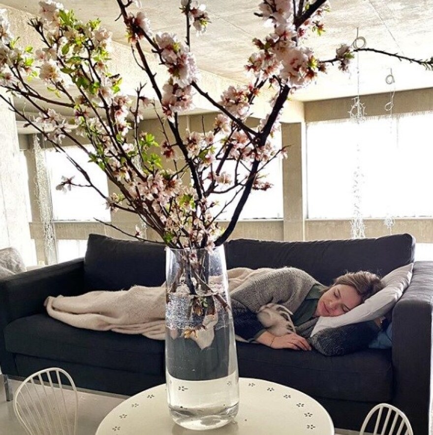 Χάρης Χριστόπουλος: Απαθανατίζει τη σύζυγό του την ώρα που κοιμάται