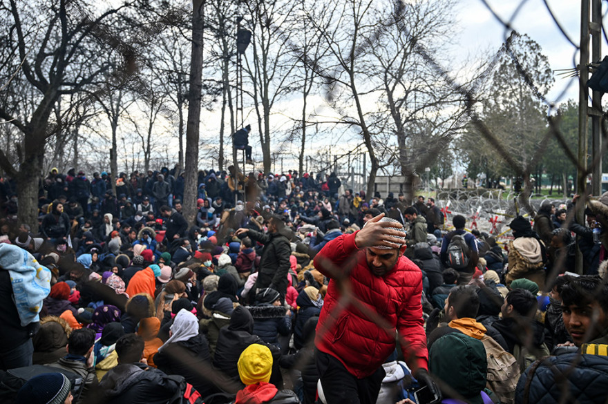 Μετανάστες στα σύνορα: Μάχη στις Καστανιές - Φόβοι για τουρκική προβοκάτσια