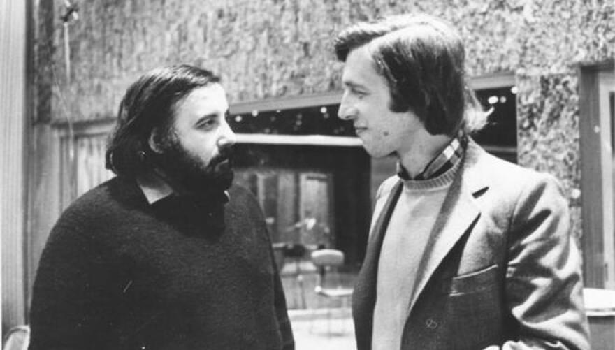 Θάνος Μικρούτσικος: Επανακυκλοφορεί ο δίσκος «Εμπάργκο» - Η άγνωστη ιστορία της «Πιρόγας»