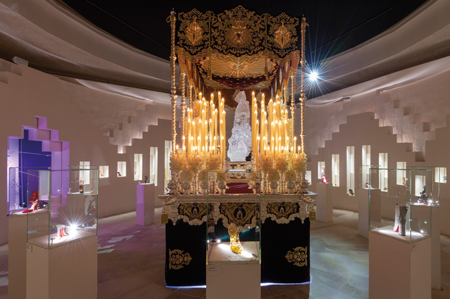 Christian Louboutin:  Τριάντα χρόνια σε κόκκινα ψηλά τακούνια