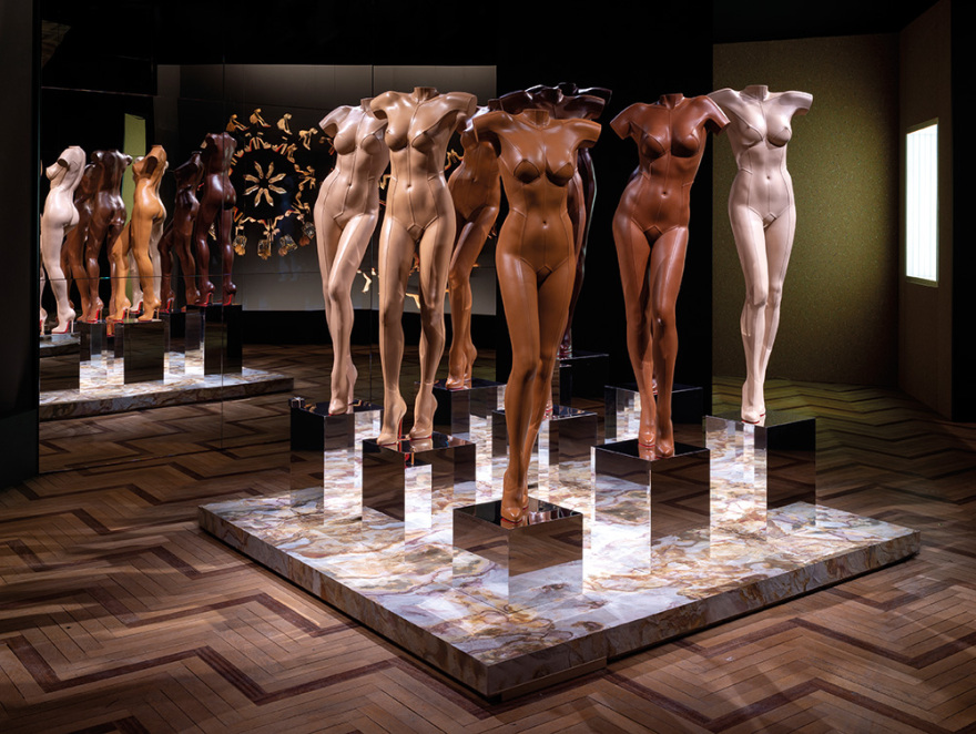 Christian Louboutin:  Τριάντα χρόνια σε κόκκινα ψηλά τακούνια