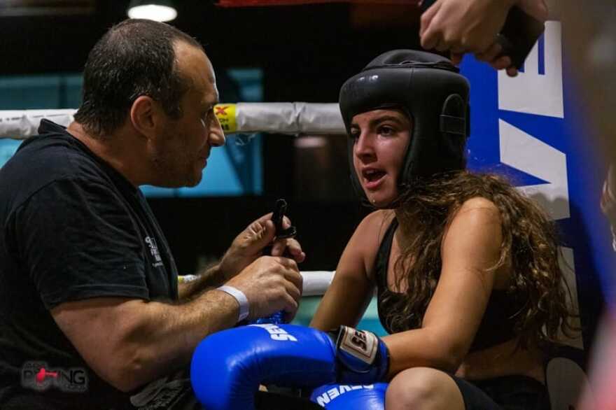 Βράβευσαν την 12χρονη που έδειρε τον Αλγερινό επίδοξο βιαστή της