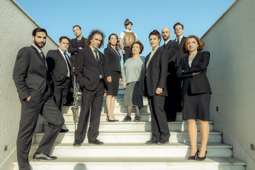 «Μαθήματα πολέμου ΙΙΙ – Αθηναίων Δράματα»: Ό,τι πιο επίκαιρο αυτή τη στιγμή στη θεατρική Αθήνα