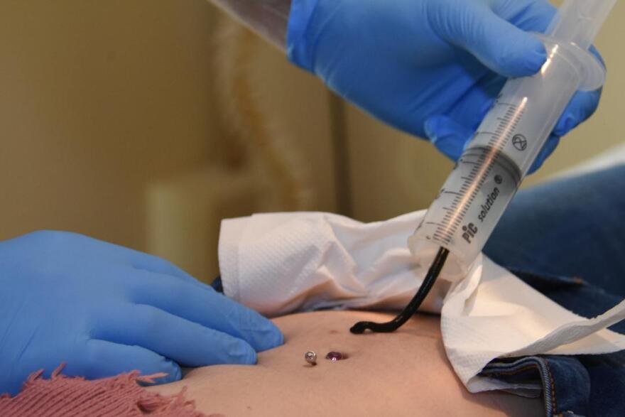 Κορωνοϊός: Μετά την πρόπολη του Κραουνάκη, οι... βδέλλες του εγγονού του Ζαμπέτα 